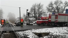 Nehoda vlaku a osobního auta u erveného Kostelce (18.12.2018).