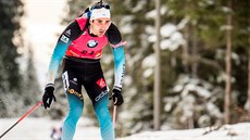 Francouzský biatlonista Martin Fourcade na trati stíhacího závodu ve slovinské...