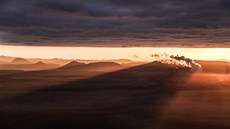 Vítězná fotografie „Pohled na Most ze zámku Jezeří“ letošní soutěže o... Vítězná fotografie „Pohled na Most ze zámku Jezeří“ letošní soutěže o...
