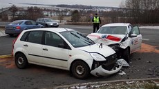 Nehoda tí osobních aut dnes po poledni komplikovala dopravu na obchvatu...