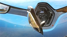 Zástrčka na dobití elektromobilu. Zástrčka na dobití elektromobilu.