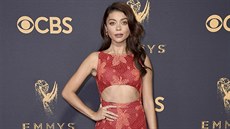 Sarah Hylandová na cenách Emmy (Los Angeles, 17. září 2017) Sarah Hylandová na cenách Emmy (Los Angeles, 17. září 2017)