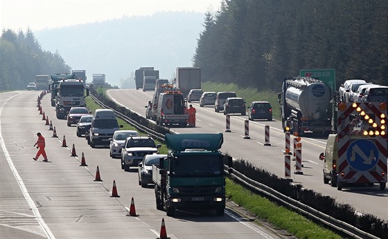 Betonová deska se zvedla v jet nezrekonstruované ásti D1. Ilustraní snímek