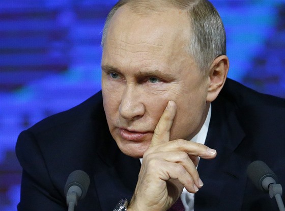 Ruský prezident Vladimir Putin na tradiní výroní tiskové konferenci o stavu...