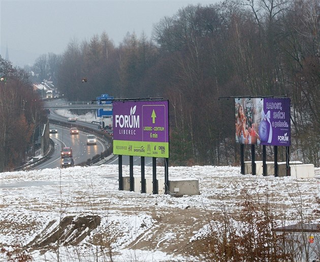 Billboardy u silnice ve Strái nad Nisou