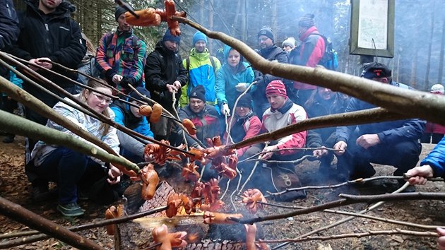 Tradiní setkáni u pramene Chrudimky si den ped silvestrem nenechají ujít...