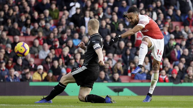 tonk Arsenalu Pierre-Emerick Aubameyang stl na brnu Burnley.