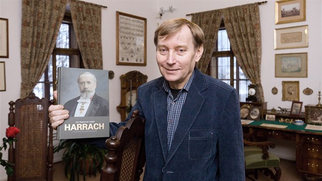 Knihu Jan Nepomuk hrabě Harrach napsal ředitel jilemnického muzea Jan Luštinec. Sám se stačil v mládí setkat s pamětníky z Jilemnice, kteří si hraběte pamatovali.