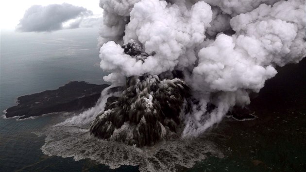 Vbuch sopky Krakatoa (23. 12. 2018)