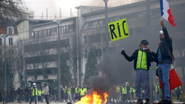 Protesty lutch vest ve Francii. (22. listopadu 2018)