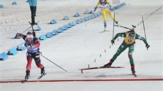 TĚSNÝ FINIŠ. Norka Marte Röiselandová (vlevo) ve stíhacím závodě v Novém Městě... TĚSNÝ FINIŠ. Norka Marte Röiselandová (vlevo) ve stíhacím závodě v Novém Městě...