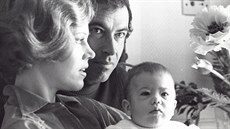Jane Fondová se svým prvním manelem, reisérem Rogerem Vadimem, a dcerou...