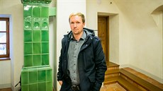 Šéf Českokrumlovského rozvojového fondu Petr Troják prochází opravený dům na... Šéf Českokrumlovského rozvojového fondu Petr Troják prochází opravený dům na...