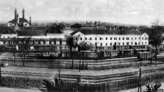 Pohled na železniční stanici v Hodoníně z období kolem roku 1920. Naproti ještě... Pohled na železniční stanici v Hodoníně z období kolem roku 1920. Naproti ještě...