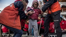 Do jihošpanělského přístavu u města Algeciras v pátek ráno dorazila loď... Do jihošpanělského přístavu u města Algeciras v pátek ráno dorazila loď...