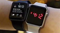 Čínská kopie Apple Watch a Apple Watch Series 2 Čínská kopie Apple Watch a Apple Watch Series 2