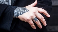 Faráka Sandra Silná je známá také tím, e má na tle nkolik tetování. (20....