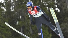 Jörgen Graabak ve skokanské časti severské kombinace v Ramsau. Jörgen Graabak ve skokanské časti severské kombinace v Ramsau.