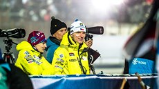 Kateřina Emmons a Zdeněk Vítek sledují střelecké výkony českých biatlonistů v... Kateřina Emmons a Zdeněk Vítek sledují střelecké výkony českých biatlonistů v...