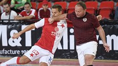 Tomáš Pešír ze Slavie (vlevo) a Lukáš Zelenka ze Sparty na vánočním halovém... Tomáš Pešír ze Slavie (vlevo) a Lukáš Zelenka ze Sparty na vánočním halovém...