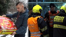 Reportér Matěj Smlsal pořídil nebezpečné petardy, v redakci zasahovali... Reportér Matěj Smlsal pořídil nebezpečné petardy, v redakci zasahovali...