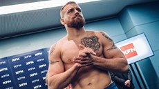 Patrik Kincl se chystá na zápas v MMA. Patrik Kincl se chystá na zápas v MMA.