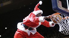 Santa Claus si zaletl do Madison Square Garden, aby si zasmeoval.
