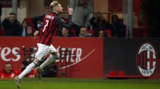 Samuel Castillejo z AC Milán slaví gól. Samuel Castillejo z AC Milán slaví gól.