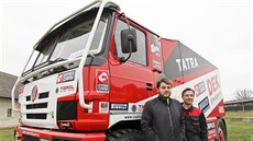 DVA DOBRODRUZI A TATRA. Petr Čapka z Drahlova (vpravo) pojede Africa Race s... DVA DOBRODRUZI A TATRA. Petr Čapka z Drahlova (vpravo) pojede Africa Race s...