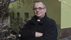 Farář Martin Sedloň se snaží pomoct lidem bez domova. Chce, aby zakusili, že... Farář Martin Sedloň se snaží pomoct lidem bez domova. Chce, aby zakusili, že...