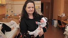 Vymodlené třetí dítě se paní Simoně narodilo tak předčasně, že první měsíce... Vymodlené třetí dítě se paní Simoně narodilo tak předčasně, že první měsíce...