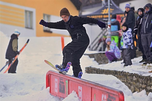 Horsefeathers Iron Jam 2017, závod snowboardist a lya na umle vybudované...