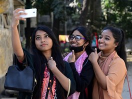 Volby v Bangladi - volebn selfie