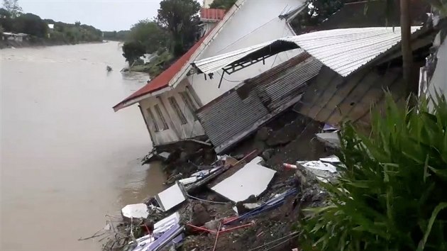 Filipny postihly sesuvy pdy a zplavy, kter vyvolal tajfun. (30. prosince 2018)