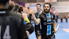 Boleslavský florbalista Jan Natov slaví branku proti Tatranu Střešovice. Boleslavský florbalista Jan Natov slaví branku proti Tatranu Střešovice.