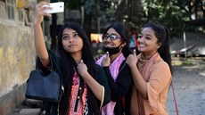 Volby v Bangladéi - volební selfie