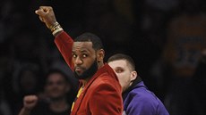 LeBron James slaví trefu LA Lakers.