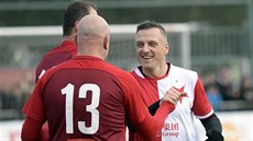 Luboš Kozel ze Slavie (vpravo) v utkání veteránů nad 45 let v rámci... Luboš Kozel ze Slavie (vpravo) v utkání veteránů nad 45 let v rámci...