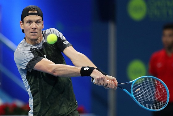 Tomá Berdych bojuje ve finále turnaje v Dauhá proti Robertu Bautistovi ze...