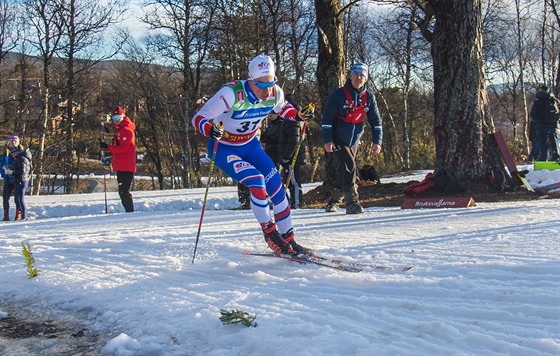 Adam Fellner na trati závodu v beckém lyování v Novém Mst na Morav
