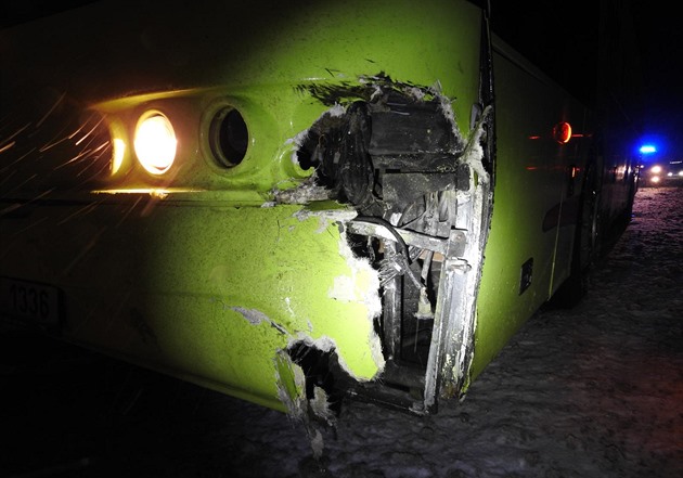 idii autobusu se nic nestalo, nikdo dalí s ním necestoval.