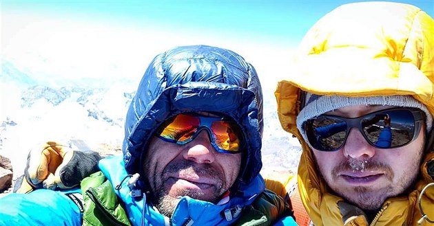 Novomstský horolezec Radek Jaro (vlevo) spolen s kolegou Jiím Tmou...