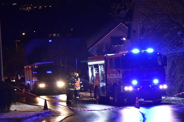 Poár ve zlínské tvrti Kudlov pi kterém zemeli dva lidé. (2. ledna 2019)