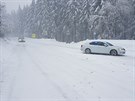 Silnice vedouc do Boho Daru pokryl snh, dopravu ztuje i siln vtr....