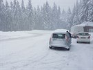 Silnice vedouc do Boho Daru pokryl snh, dopravu ztuje i siln vtr....