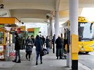 U nvrh architekta Bohuslava Fuchse potal na autobusovm ndra u hotelu...