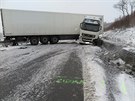 Nehoda kamionu zavela na nkolik hodin hlavn tah mezi Luhaovicemi a Uherskm...