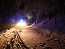 Hasiči v Krušných horách již od včerejšího večera odstraňují polomy způsobené silným větrem a sněhem. Hasiči v Krušných horách již od včerejšího večera odstraňují polomy způsobené silným větrem a sněhem.