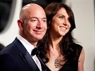 Jeff Bezos a jeho manelka MacKenzie (Beverly Hills, 26. nora 2017)