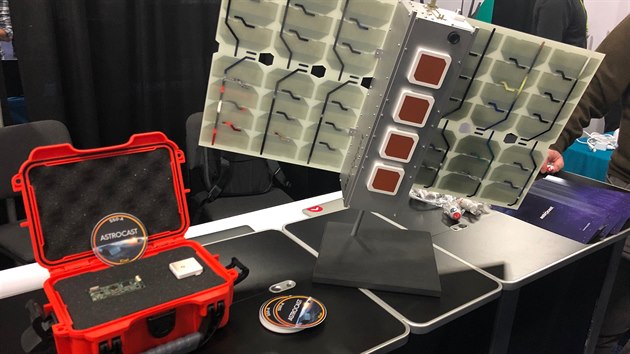 Nanosatelit společnosti Astrocast má velikost tří standardních cubesatů (3x 10... Nanosatelit společnosti Astrocast má velikost tří standardních cubesatů (3x 10...